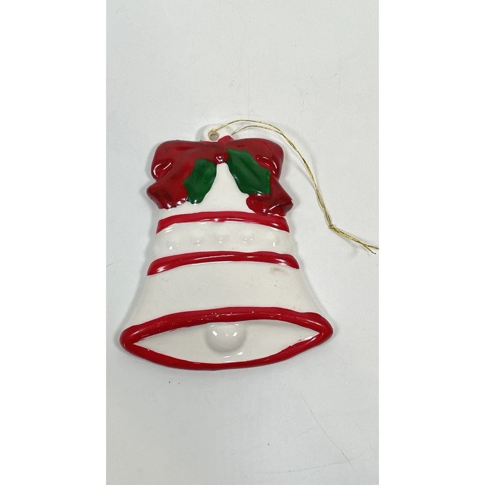 CERAMIC BELL WITH PAINTED HOLLY 3.5